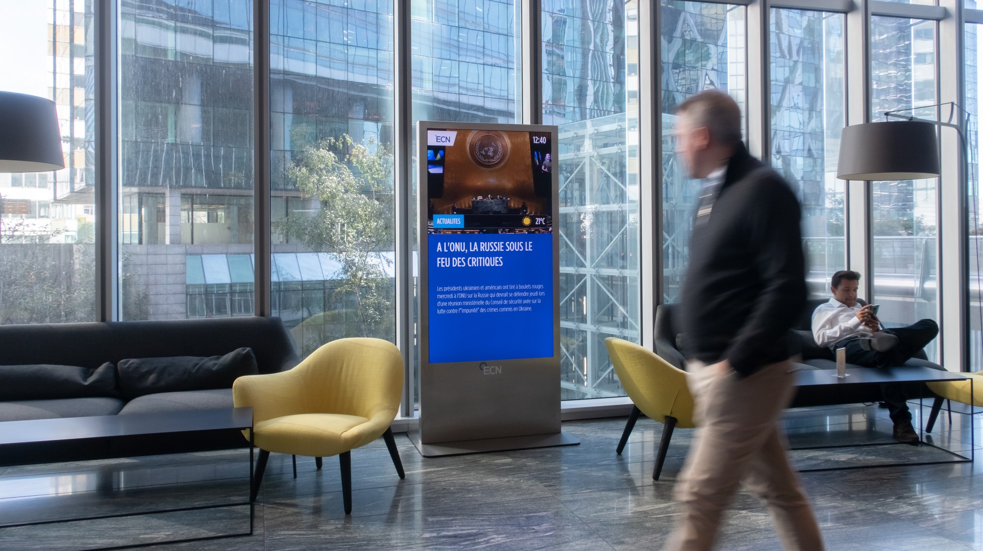 ECN office DOOH advertising network · France · Paris, La Défense, Lyon, Bordeaux, Marseille