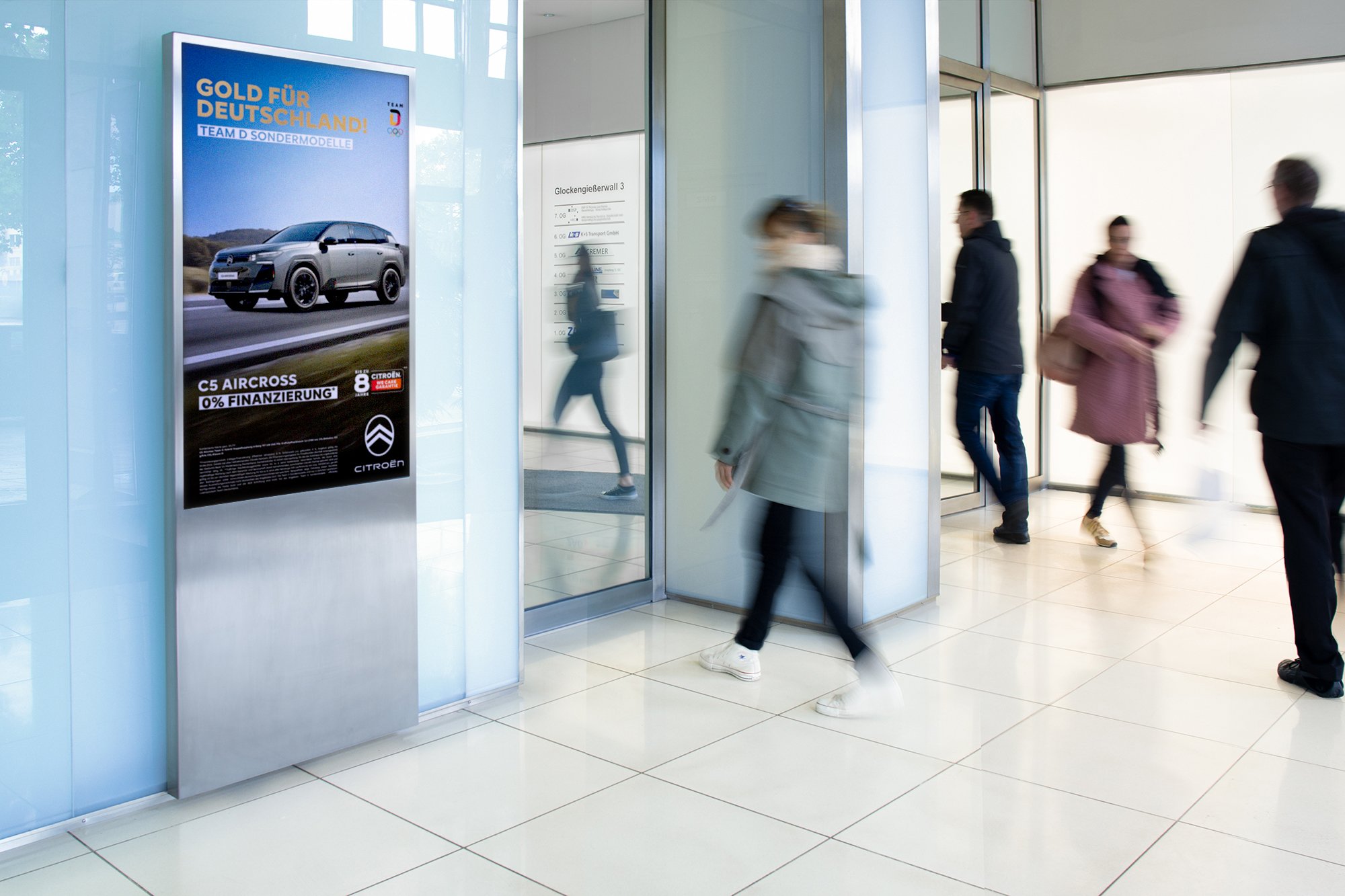Citroën C5 Aircross Team D campaign on ECN screen · Glockengießerwall Hamburg · premium office DOOH