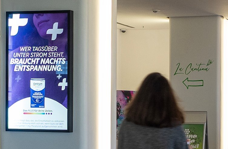 Centrum VITAL+ campaign on ECN screen · Access Tower Frankfurt