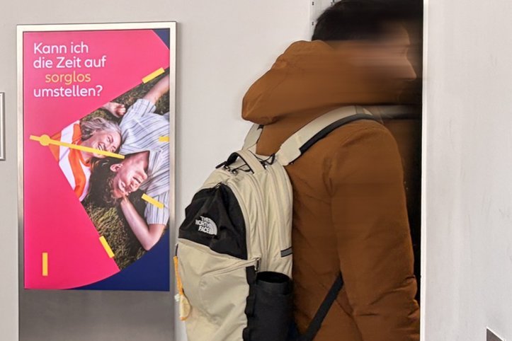 Deutsche Bahn campaign on ECN screen · Brainfactory München