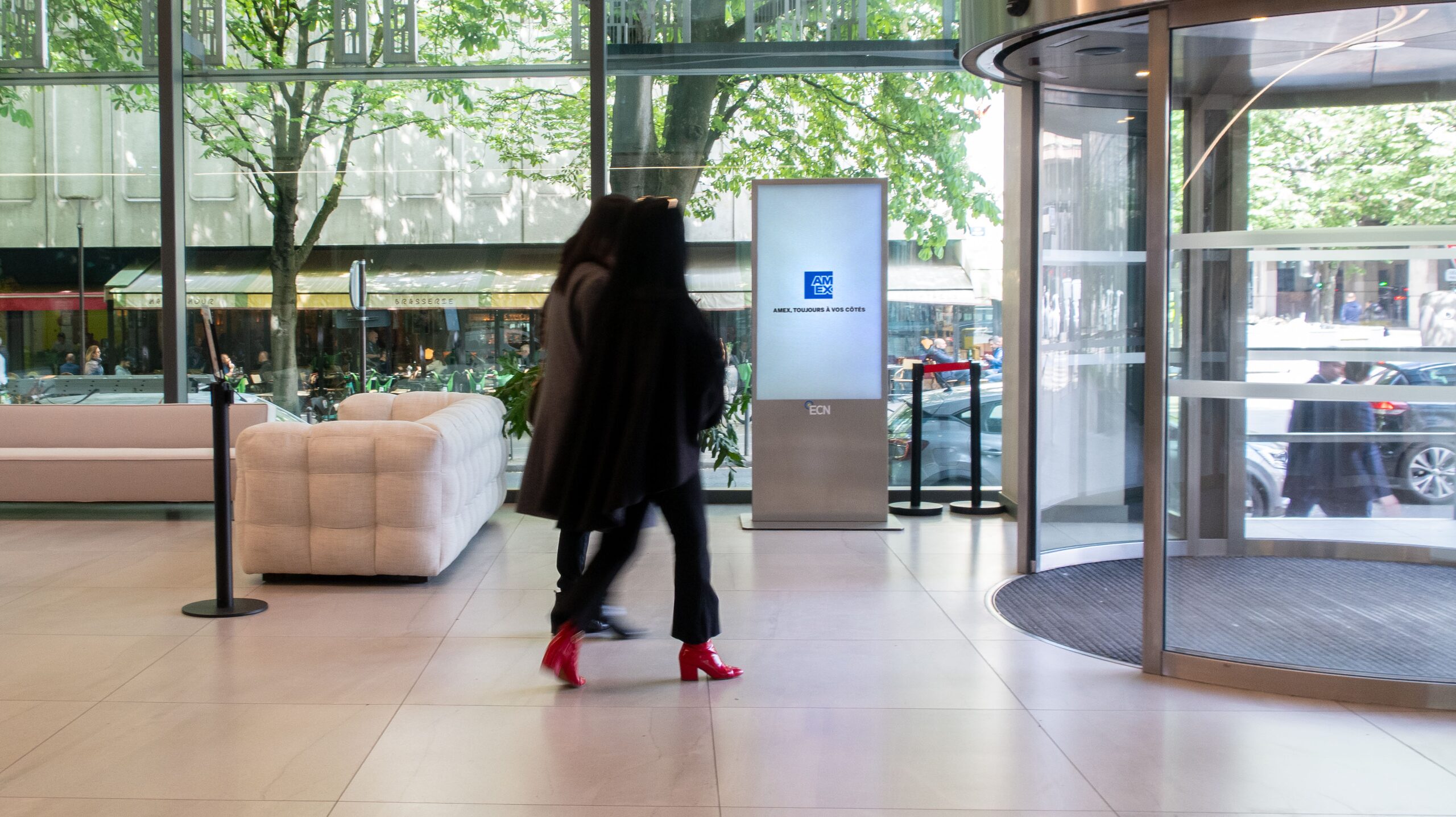 American Express · campagne ECN à l'accueil d'un immeuble de bureaux parisien